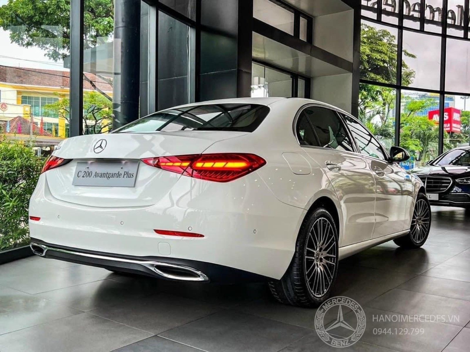 Đuôi xe Mercedes C200 Avantgarde Plus