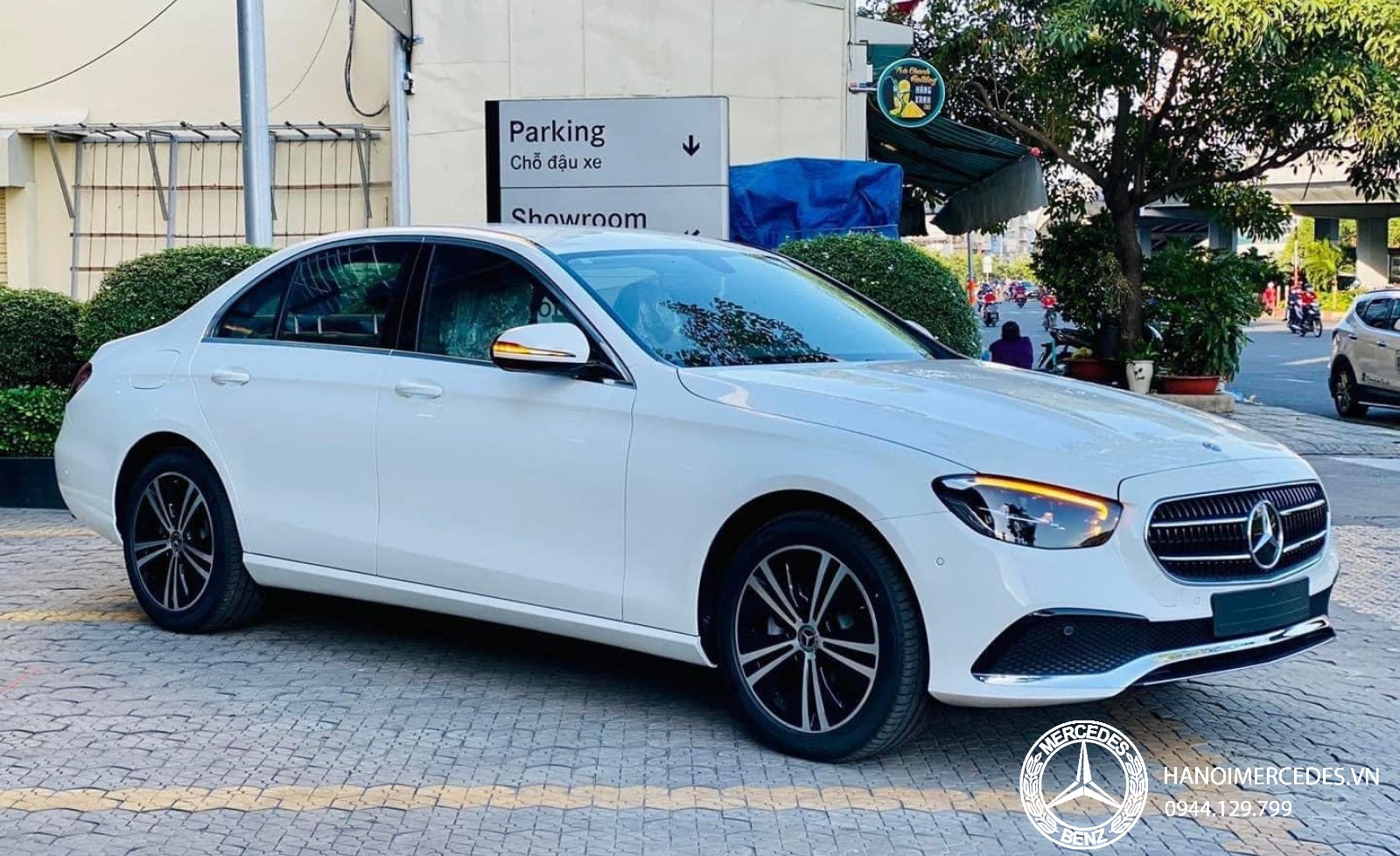 Hình ảnh nhìn bên ngoài tổng thể của Mercedes E180 2023