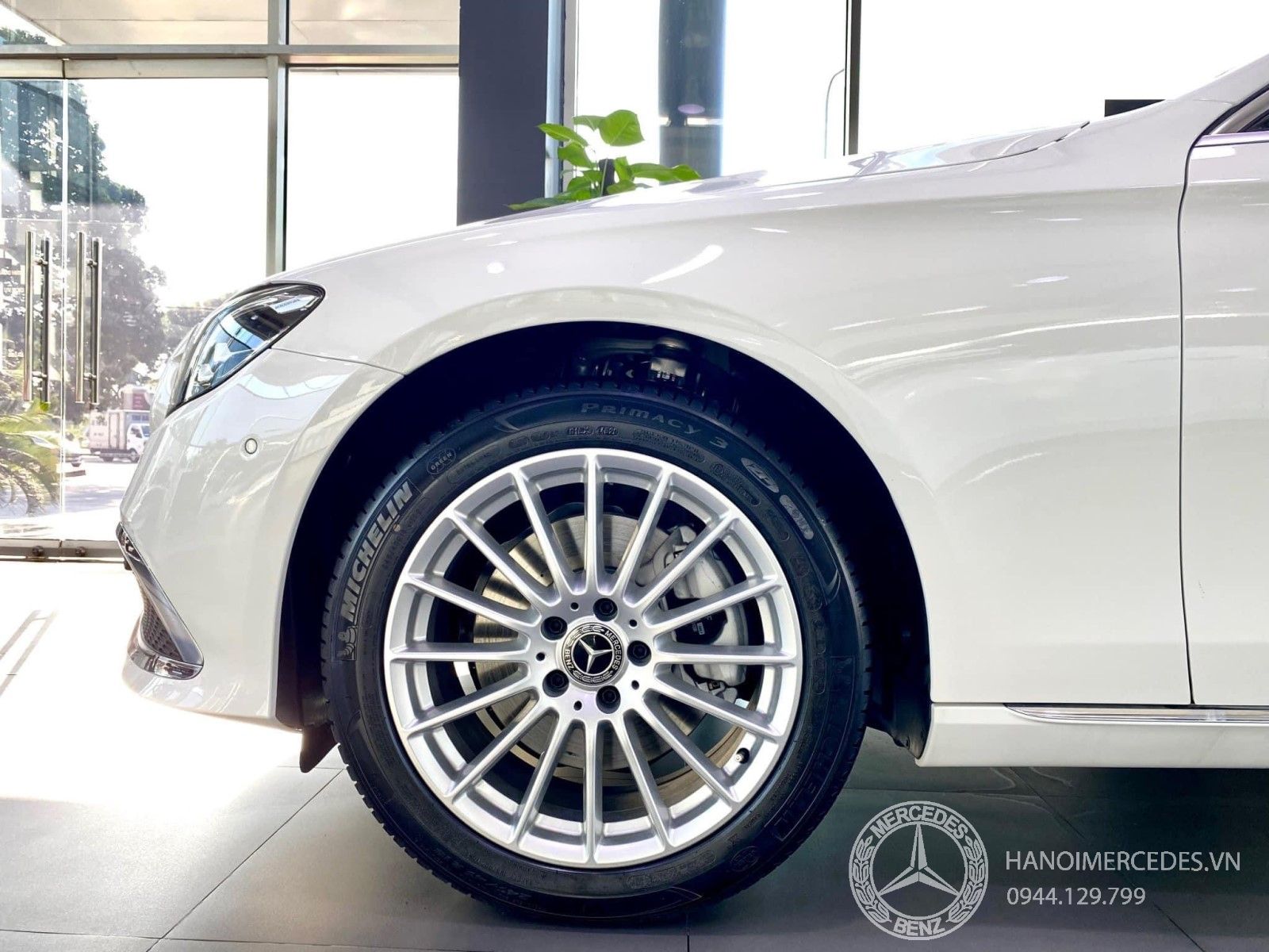 Bộ la zăng đa chấu, kích thước 18 inch trên Mercedes E200 Exclusive 2023