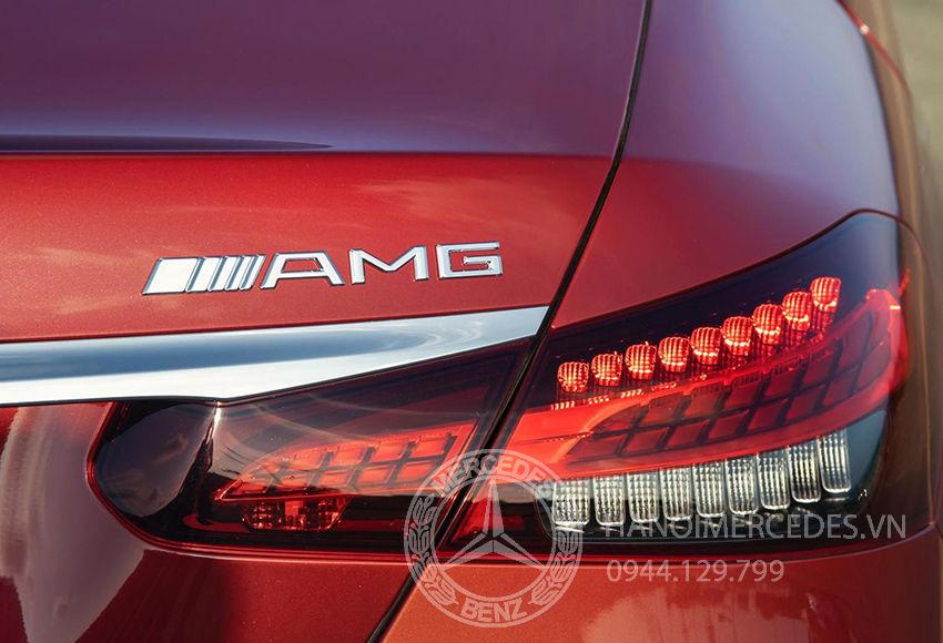 Cụm đèn hậu sau xe Mercedes E300 AMG 2023