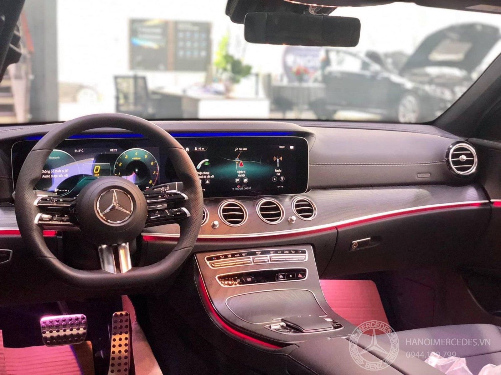 Màn hình kết nối Apple Carplay và Android Auto trên Mercedes E300 AMG 2023