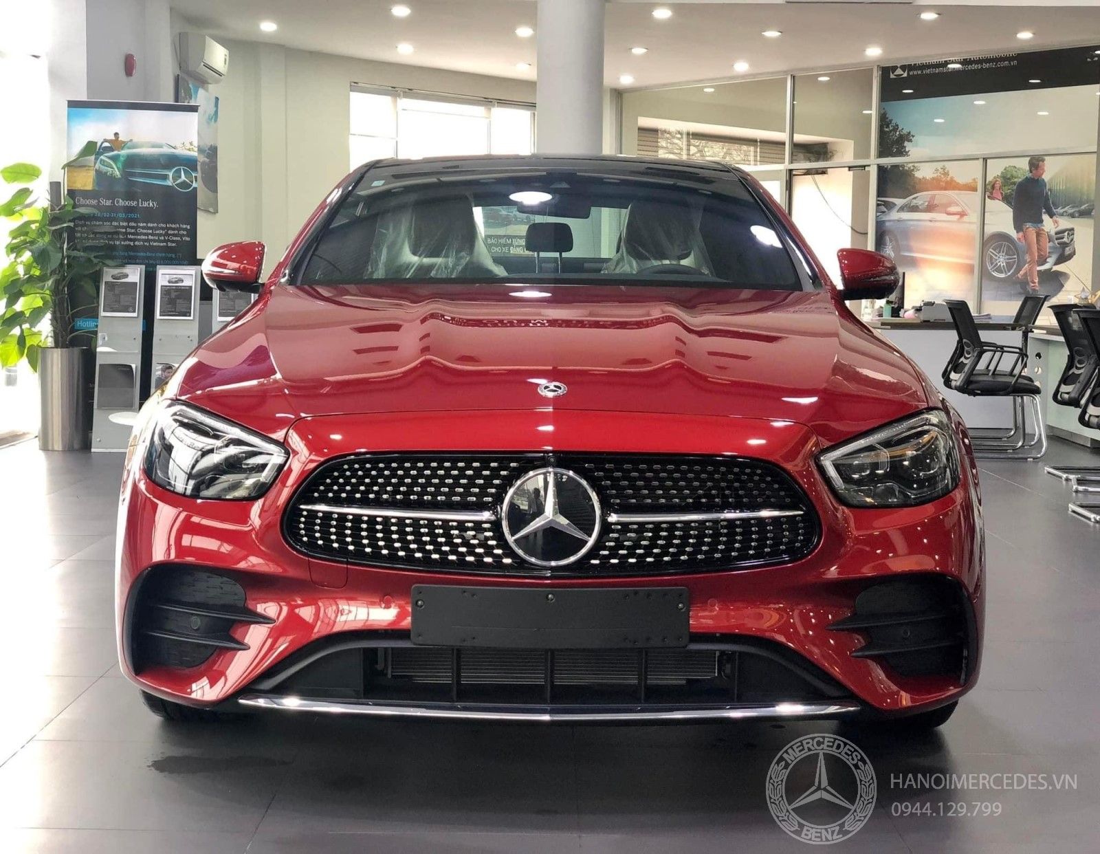 Mặt ca-lăng trên Mercedes E300 AMG 2023