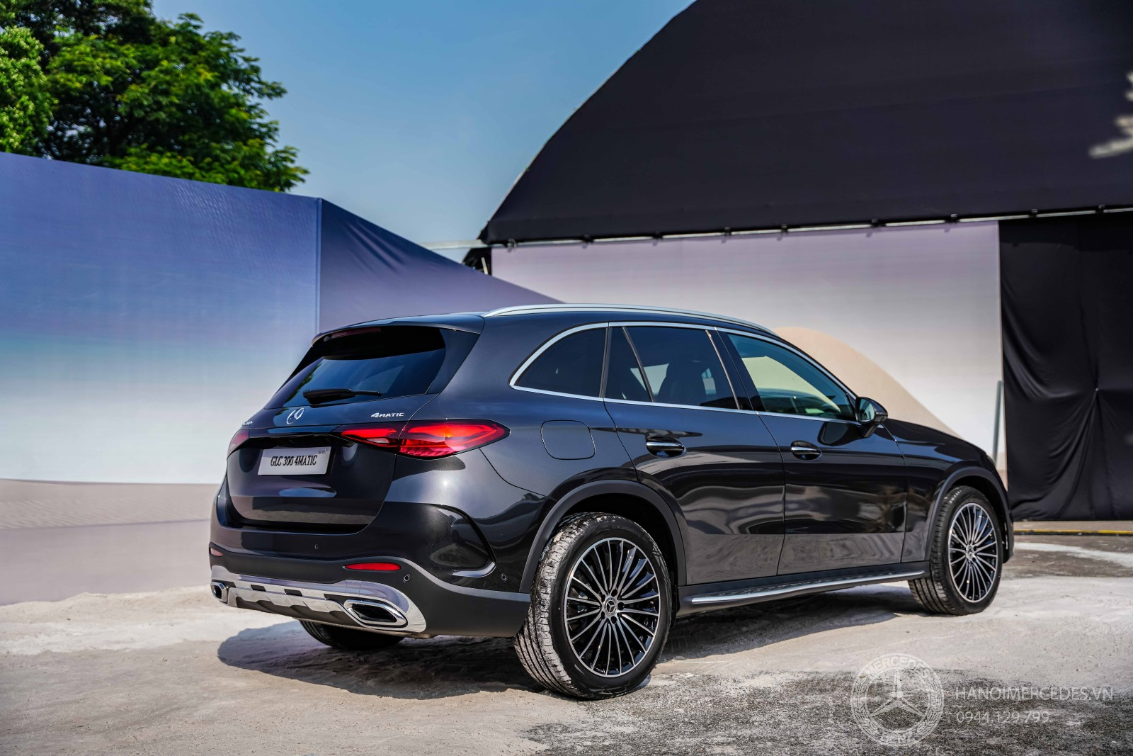 Mercedes GLC 300 4Matic 2023 kết hợp hài hoà với hộp số tự động