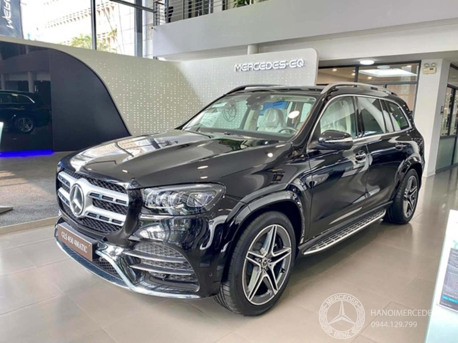 Mercedes GLS 4504Matic 2023 tổng thể từ bên ngoài