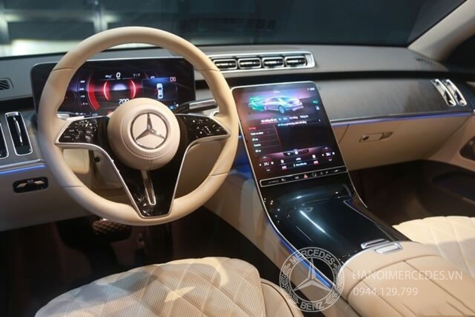 Khoang lái Mercedes Benz S450 2023