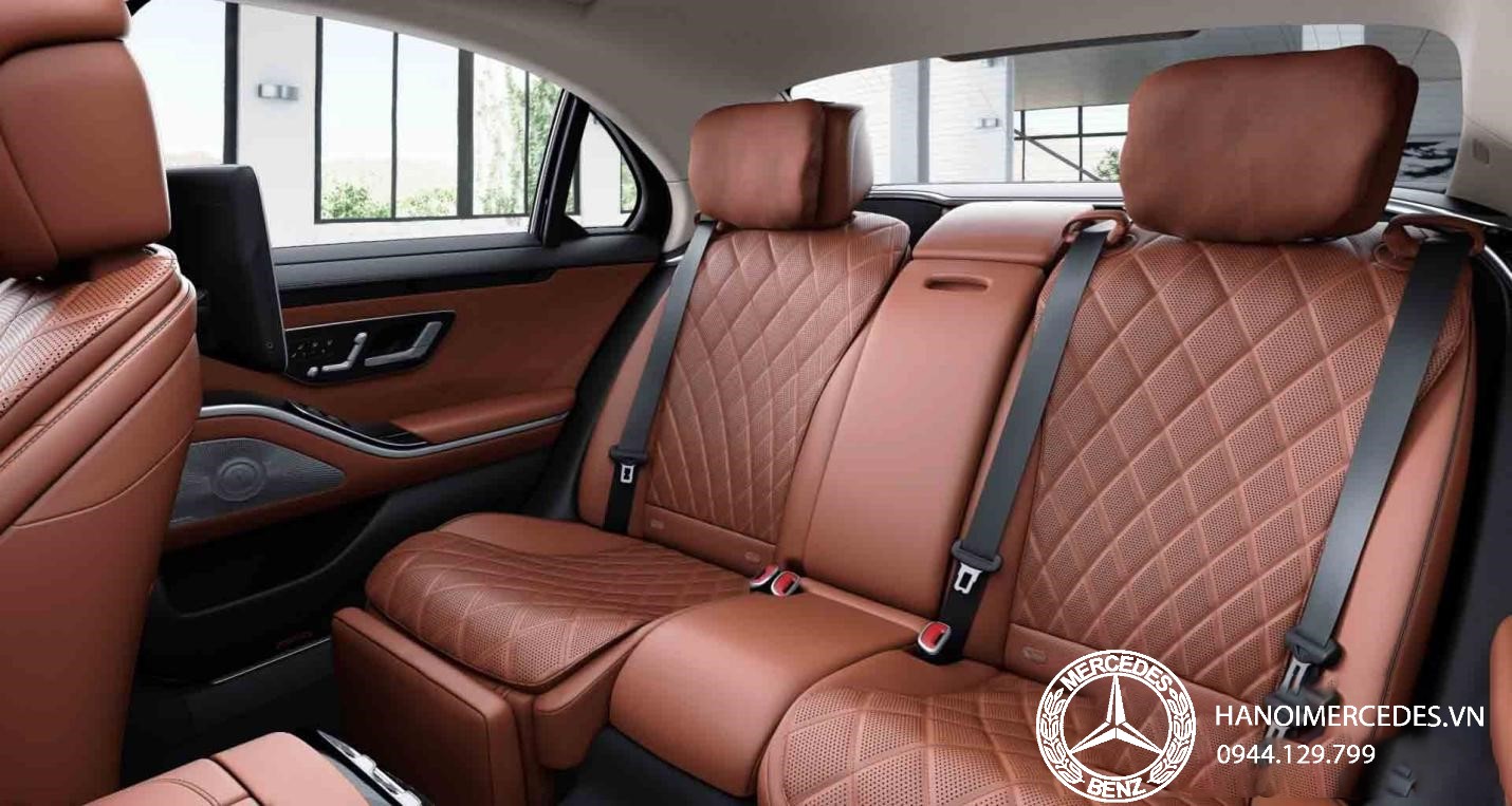 Nội thất nâu phía sau Mercedes S450 4Matic Luxury)